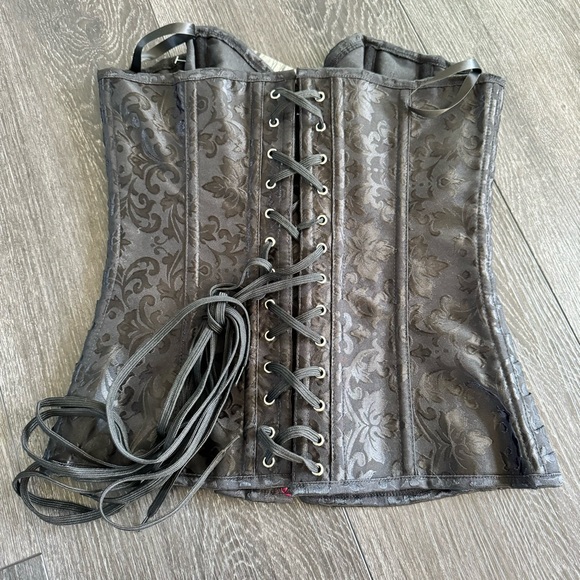 Spirit Halloween Vampire Costume. - Picture 8 of 16